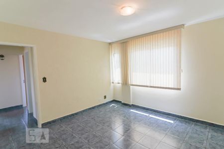 Sala de apartamento para alugar com 3 quartos, 64m² em Caxingui, São Paulo