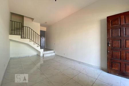 Sala de casa à venda com 2 quartos, 67m² em Parque Industrial das Oliveiras, Taboão da Serra