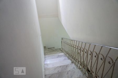 Escada de casa à venda com 3 quartos, 119m² em Jardim Eliane, São Paulo
