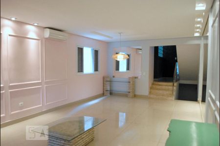 Sala de casa para alugar com 4 quartos, 252m² em Sítio da Figueira, São Paulo