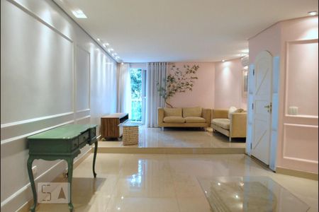 Sala 1 de casa para alugar com 4 quartos, 252m² em Sítio da Figueira, São Paulo