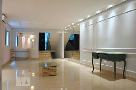Sala 1 de casa para alugar com 4 quartos, 252m² em Sítio da Figueira, São Paulo