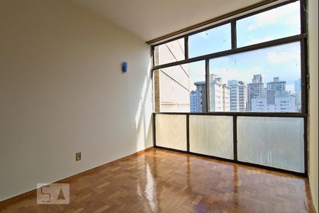 Quarto de apartamento para alugar com 1 quarto, 67m² em Funcionários, Belo Horizonte