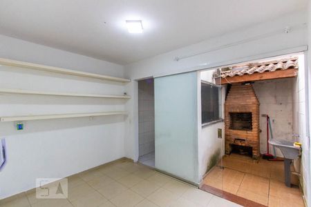 Cozinha de casa de condomínio para alugar com 2 quartos, 85m² em Chácara Pavoeiro, Cotia