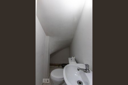 Lavabo de casa de condomínio para alugar com 2 quartos, 85m² em Chácara Pavoeiro, Cotia