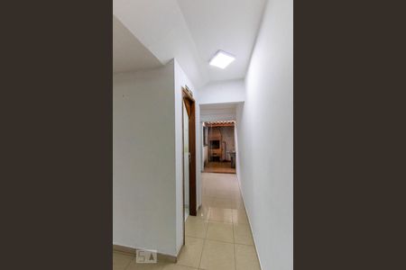 Corredor Sala, Lavabo e Cozinha de casa de condomínio para alugar com 2 quartos, 85m² em Chácara Pavoeiro, Cotia