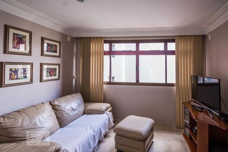 Sala de TV de apartamento à venda com 4 quartos, 148m² em Cambuí, Campinas
