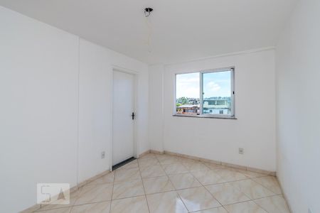 Sala de apartamento para alugar com 1 quarto, 36m² em Cordovil, Rio de Janeiro