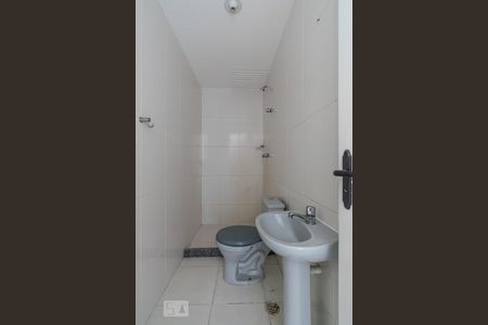 Banheiro de apartamento para alugar com 1 quarto, 36m² em Cordovil, Rio de Janeiro