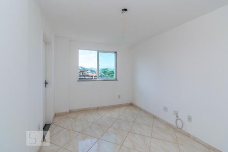 Sala de apartamento para alugar com 1 quarto, 36m² em Cordovil, Rio de Janeiro