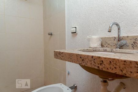 Banheiro da Suíte de apartamento para alugar com 3 quartos, 174m² em Santa Mônica, Uberlândia