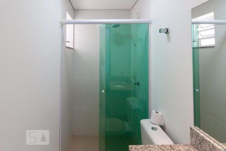 Banheiro de kitnet/studio para alugar com 1 quarto, 30m² em Jardim Ester Yolanda, São Paulo