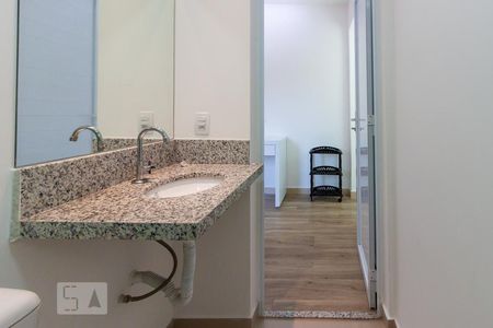 Banheiro de kitnet/studio para alugar com 1 quarto, 30m² em Jardim Ester Yolanda, São Paulo