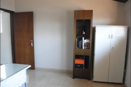 Escritório de casa para alugar com 4 quartos, 270m² em Jardim Ângela (zona Leste), São Paulo