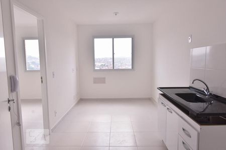 Sala/Cozinha de kitnet/studio para alugar com 1 quarto, 27m² em Cidade Satélite Santa Bárbara, São Paulo