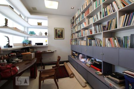Escritório de casa à venda com 6 quartos, 600m² em Jardim dos Estados, São Paulo
