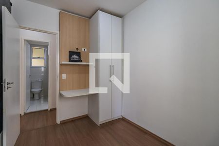 Quarto 1 de apartamento para alugar com 3 quartos, 80m² em Jardim Tupanci, Barueri