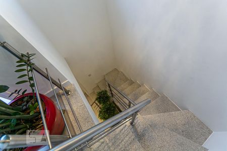 Casa de condomínio para alugar com 185m², 3 quartos e 2 vagas Casa de condomínio para alugar com 185m², 3 quartos e 2 vagasEscada
