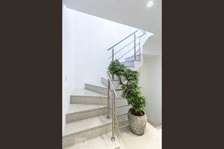 Casa de condomínio para alugar com 185m², 3 quartos e 2 vagas Casa de condomínio para alugar com 185m², 3 quartos e 2 vagasEscadas