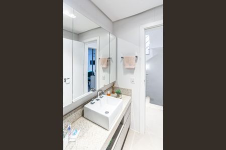 Casa de condomínio para alugar com 185m², 3 quartos e 2 vagas Casa de condomínio para alugar com 185m², 3 quartos e 2 vagasBanheiro do Corredor