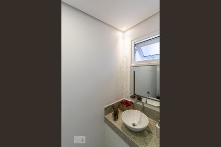 Casa de condomínio para alugar com 185m², 3 quartos e 2 vagas Casa de condomínio para alugar com 185m², 3 quartos e 2 vagasBanheiro do Salão