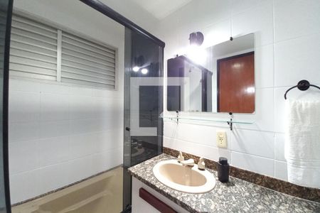 Banheiro de apartamento à venda com 1 quarto, 43m² em Centro, Campinas