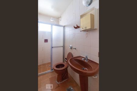 Banheiro de kitnet/studio para alugar com 1 quarto, 39m² em Cel. Aparicio Borges, Porto Alegre