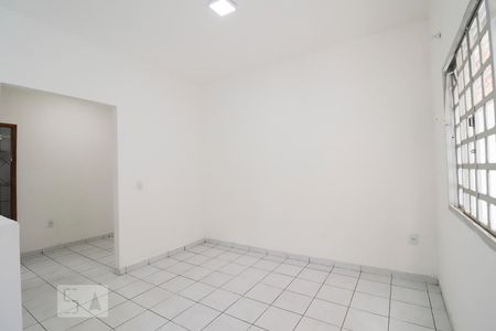 Sala de casa para alugar com 3 quartos, 144m² em Setor Morada do Sol, Goiânia