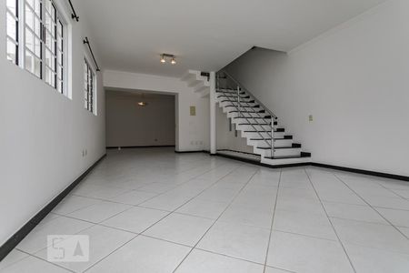 Casa para alugar com 250m², 3 quartos e 4 vagasSala