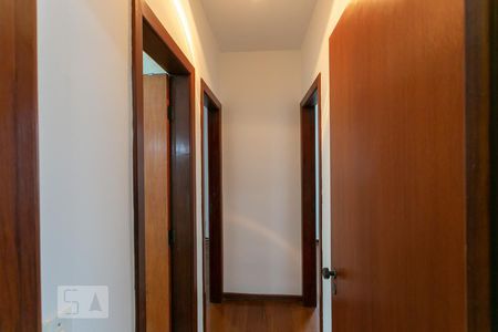 Corredor de apartamento para alugar com 2 quartos, 65m² em Floresta, Belo Horizonte