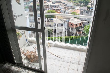 sacada sala de apartamento para alugar com 2 quartos, 61m² em Jardim Mariliza, São Paulo