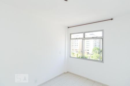 Quarto 1 de apartamento para alugar com 2 quartos, 75m² em Vila Valqueire, Rio de Janeiro