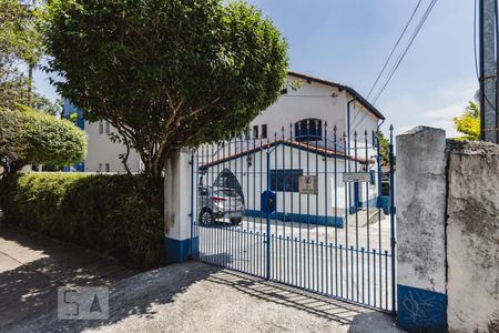 Casa à venda com 250m², 6 quartos e 11 vagas Casa à venda com 250m², 6 quartos e 11 vagasFachada