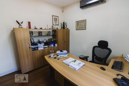 Casa à venda com 250m², 6 quartos e 11 vagas Casa à venda com 250m², 6 quartos e 11 vagasQuarto 5