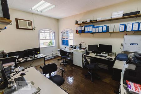 Casa à venda com 250m², 6 quartos e 11 vagas Casa à venda com 250m², 6 quartos e 11 vagasQuarto 6