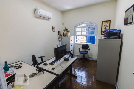 Casa à venda com 250m², 6 quartos e 11 vagas Casa à venda com 250m², 6 quartos e 11 vagasQuarto 7