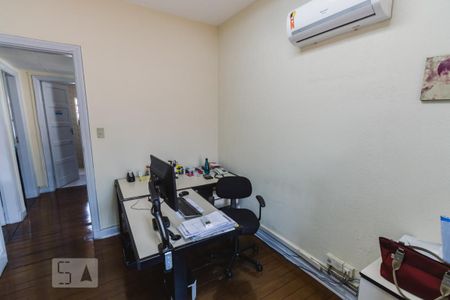 Casa à venda com 250m², 6 quartos e 11 vagas Casa à venda com 250m², 6 quartos e 11 vagasQuarto 7