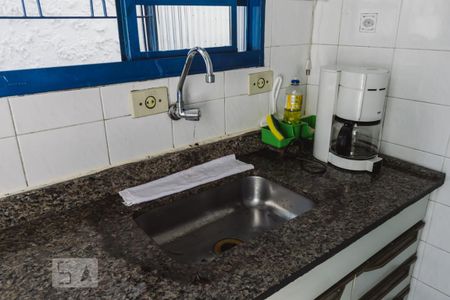 Casa à venda com 250m², 6 quartos e 11 vagas Casa à venda com 250m², 6 quartos e 11 vagasCasa 2 Cozinha Pia