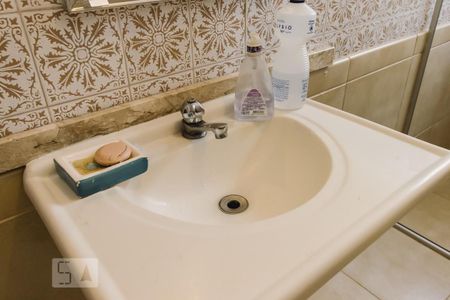 Casa à venda com 250m², 6 quartos e 11 vagas Casa à venda com 250m², 6 quartos e 11 vagasBanheiro 1 Pia