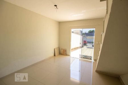 Sala de casa para alugar com 2 quartos, 80m² em Jardim Primavera, Duque de Caxias