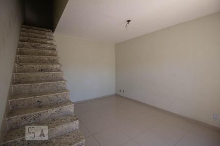 Sala de casa para alugar com 2 quartos, 80m² em Jardim Primavera, Duque de Caxias