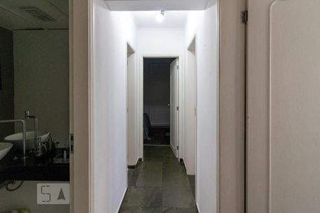 Corredor quartos de apartamento à venda com 3 quartos, 90m² em Moema, São Paulo