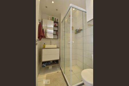 Banheiro de apartamento à venda com 1 quarto, 25m² em Vila Buarque, São Paulo