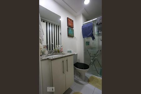 Banheiro de apartamento à venda com 3 quartos, 72m² em Vila Suzana, São Paulo