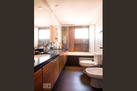 Banheiro de apartamento à venda com 3 quartos, 163m² em Vila Andrade, São Paulo