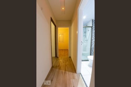 Corredor de apartamento para alugar com 2 quartos, 54m² em Sítio da Figueira, São Paulo