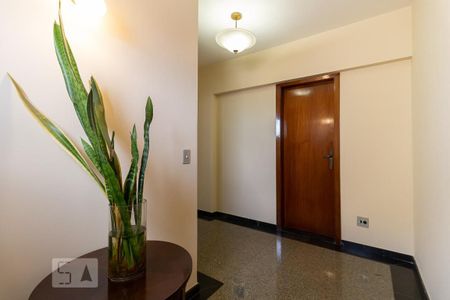 Apartamento à venda com 140m², 3 quartos e 4 vagas Apartamento à venda com 140m², 3 quartos e 4 vagasEntrada do Imóvel