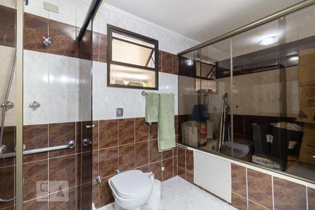 Apartamento à venda com 140m², 3 quartos e 4 vagas Apartamento à venda com 140m², 3 quartos e 4 vagasBanheiro da Suíte