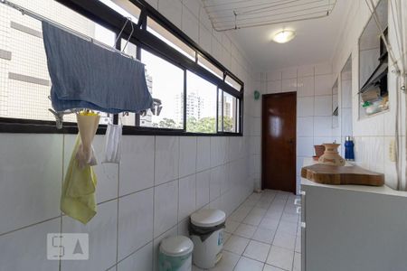 Apartamento à venda com 140m², 3 quartos e 4 vagas Apartamento à venda com 140m², 3 quartos e 4 vagasLavanderia