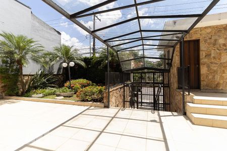 Apartamento à venda com 140m², 3 quartos e 4 vagas Apartamento à venda com 140m², 3 quartos e 4 vagasEntrada